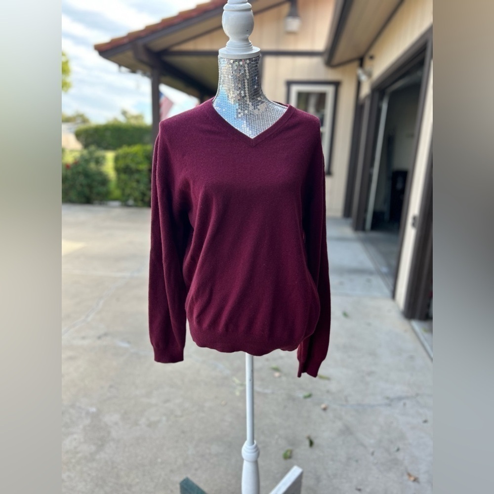 Joseph & Lyman cashmere‎ vneck sweater